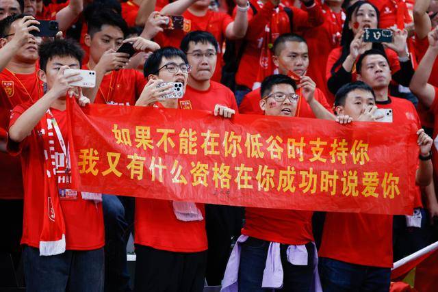38岁刘亦菲泰国射击太敢穿！穿超短裤扎马尾，这腰臀比谁不爱啊！